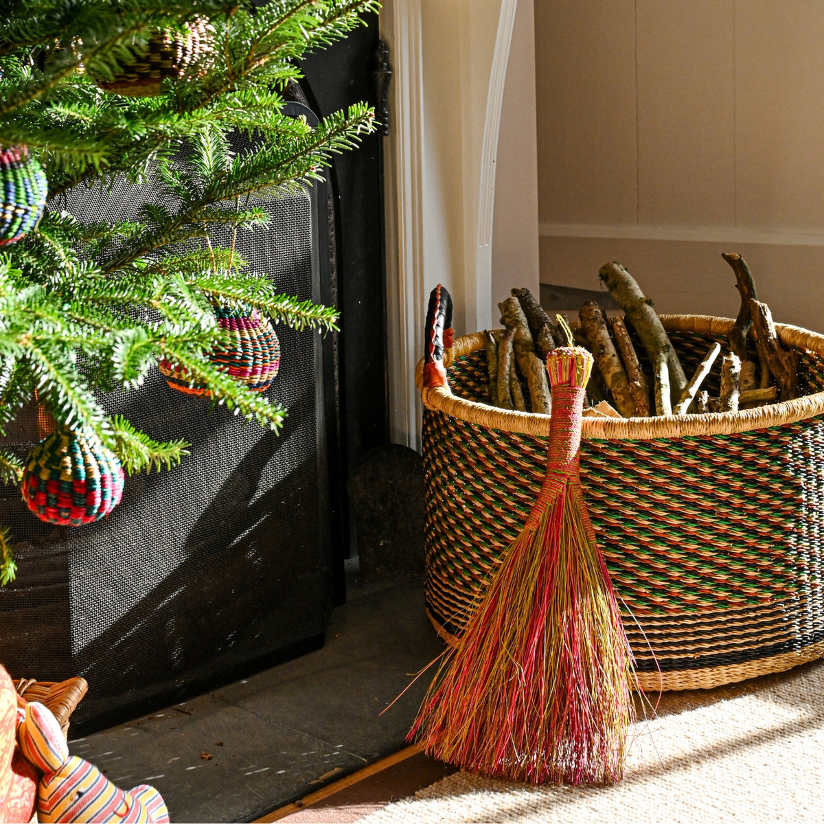 Handmade Lutindzi Grass Broom