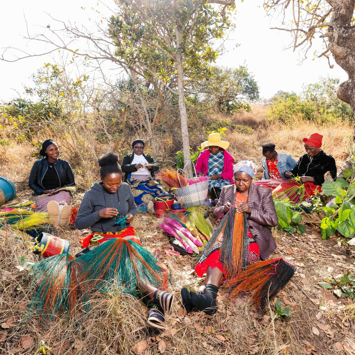 Handmade Lutindzi Grass Broom