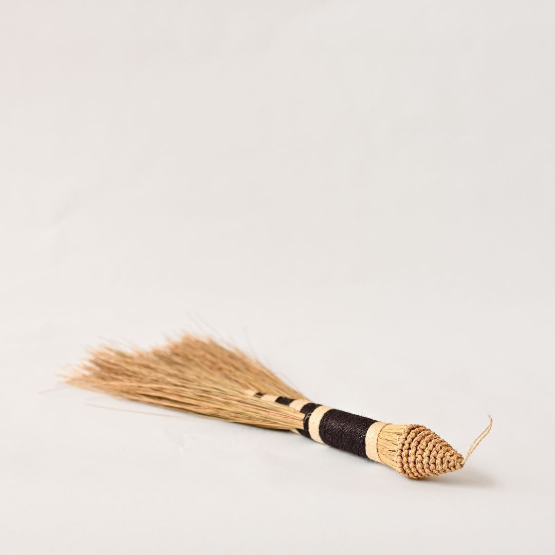 Handmade Lutindzi Grass Broom