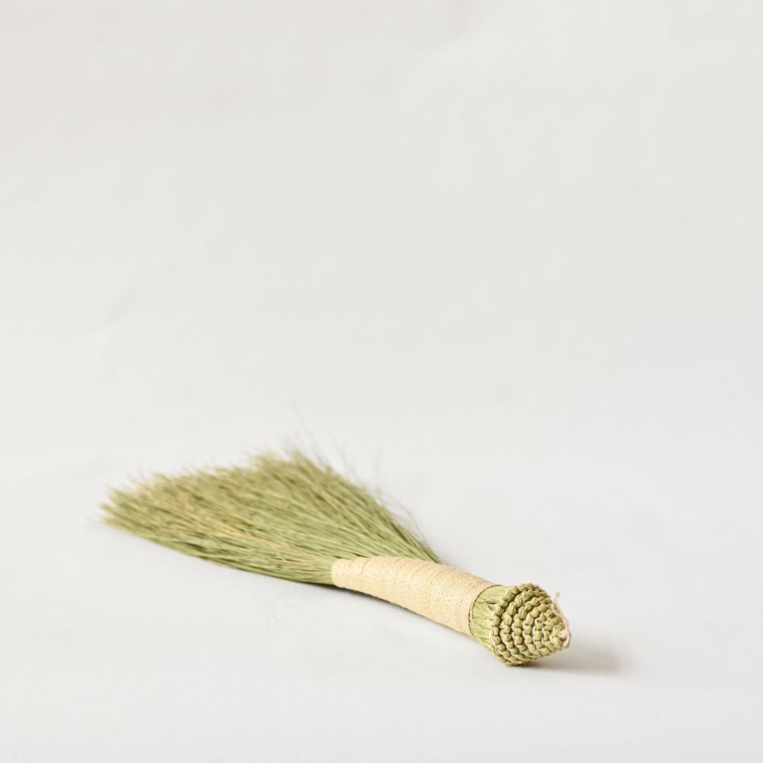 Handmade Lutindzi Grass Broom