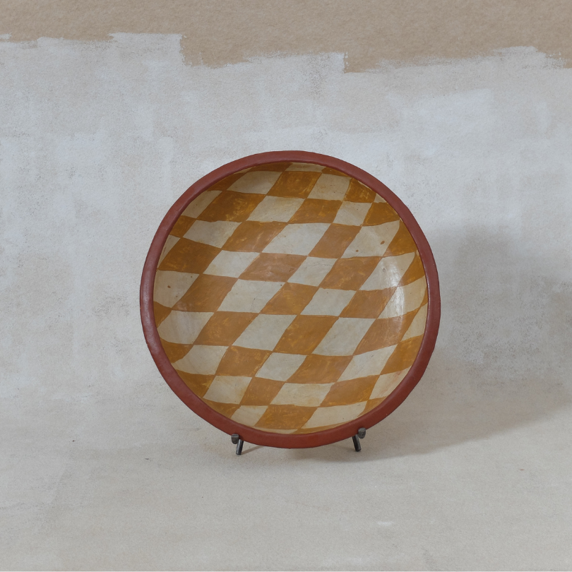 Qayrawan plate and stand - Chequered